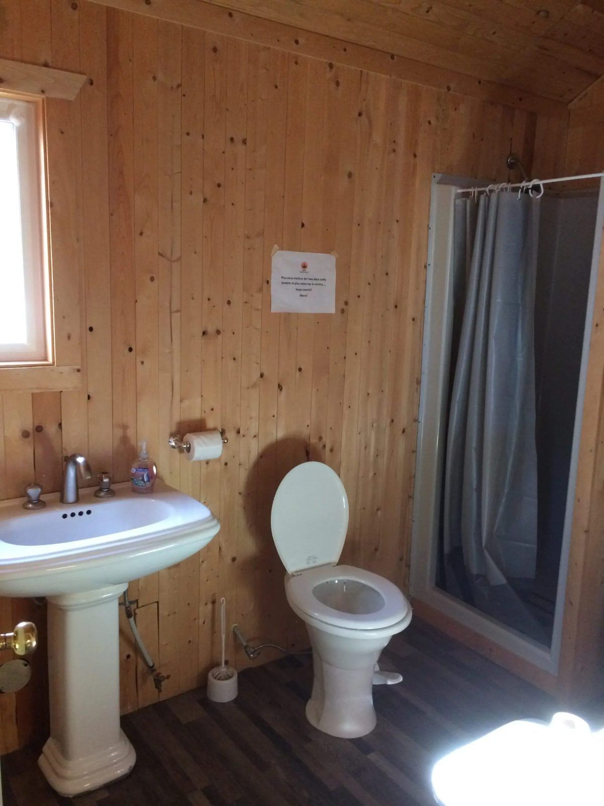 CHALET DU LAC DRAGON – Pourvoirie Waban-Aki