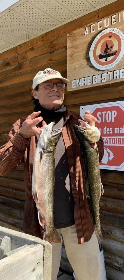 Fishing Brook trout at Pourvoirie Waban-Aki, Mauricie, Quebec — photo 3