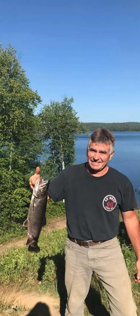 Fishing Brook trout at Pourvoirie Waban-Aki, Mauricie, Quebec — photo 5