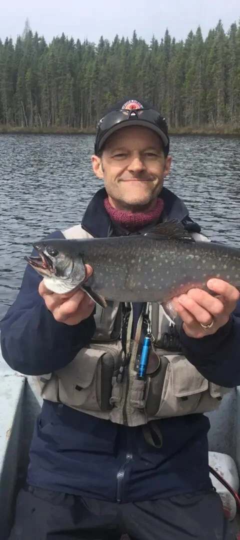 Fishing Brook trout at Pourvoirie Waban-Aki, Mauricie, Quebec — photo 7