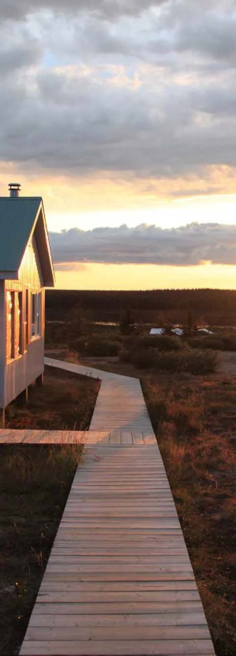 Vue sur les installations de la pourvoirie au Nunavik. chez Pourvoyeurs de la Rivière Delay, Côte-Nord, Québec