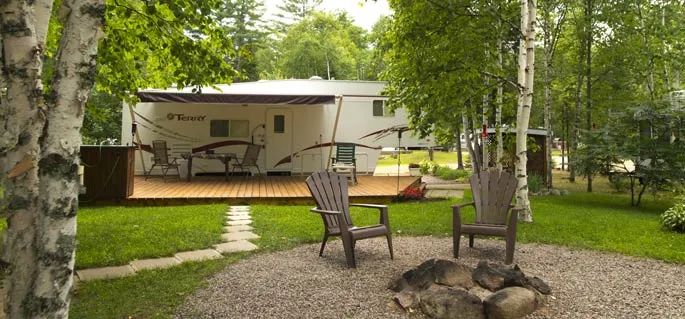 Camping saisonnier avec services — Rabaska Lodge – Rabaska Lodge