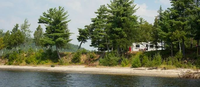 Camping VR avec 3 services — Rabaska Lodge – Rabaska Lodge