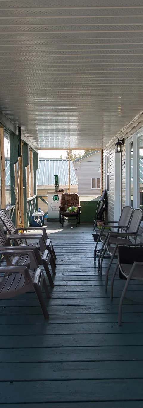 Dîner préparé sur la berge par l'équipe de guides chez Société en Commandite du Lac Musquaro, Côte-Nord, Québec