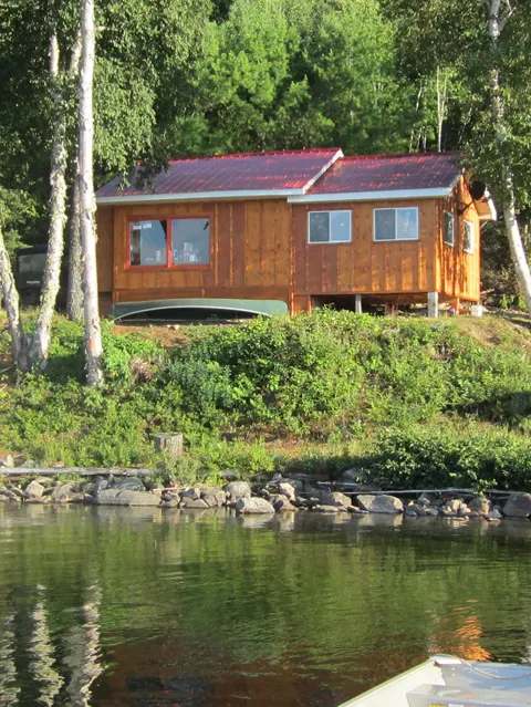 Vue du camp principal au lac Marion chez Territoire de l'Orignal, Outaouais, Québec