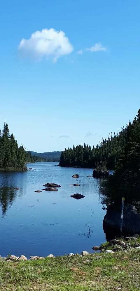 Vue sur le territoire de la pourvoirie Wapoos-Sibi chez Pourvoirie Wapoos-Sibi, Mauricie, Québec