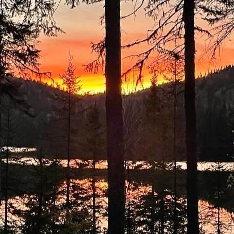 Activité en embarcation sur le lac chez Pourvoirie Wapoos-Sibi, Mauricie, Québec