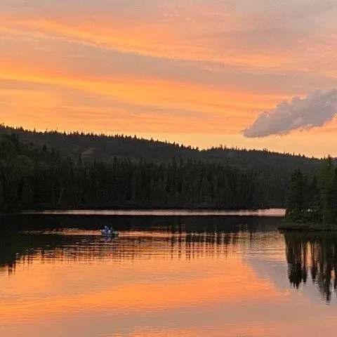 Scène de vie sur le territoire de la pourvoirie chez Pourvoirie Wapoos-Sibi, Mauricie, Québec