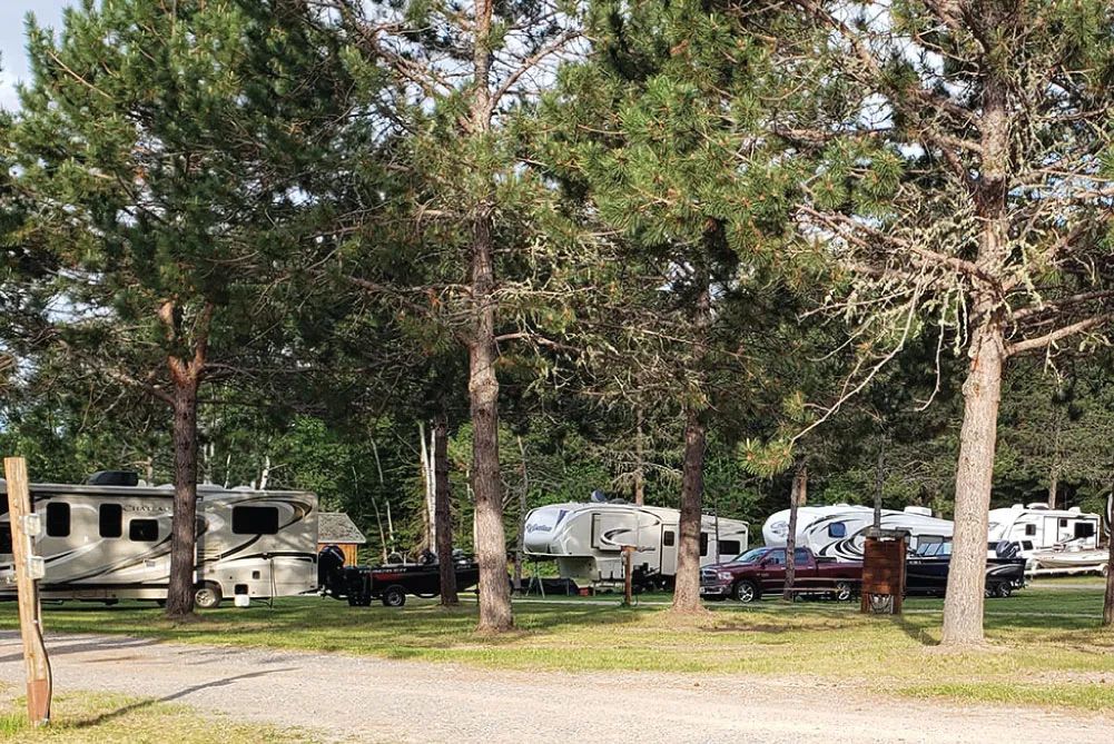 Emplacement de camping et VR — Abram Lake Park – Abram Lake Park