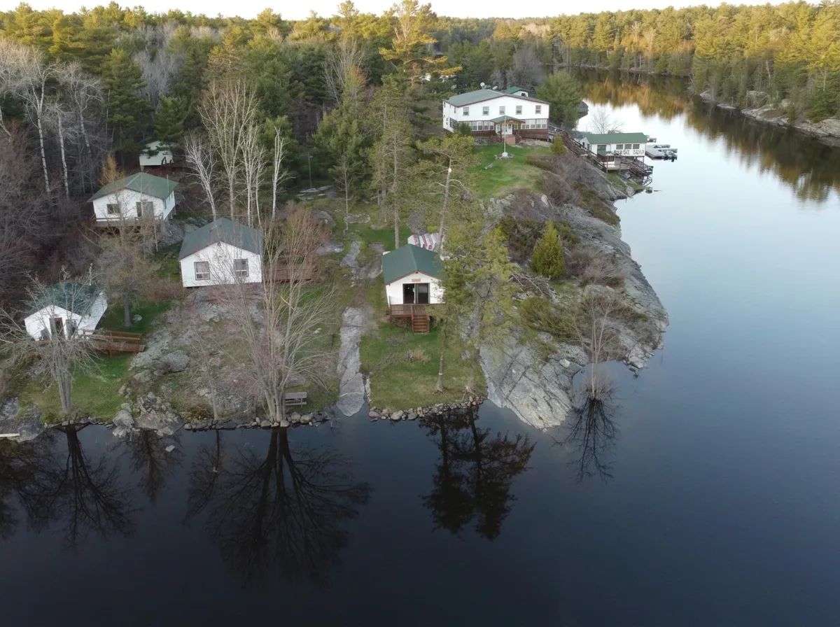 Photo de Bear’s Den Lodge sur la Rivière des Français, On