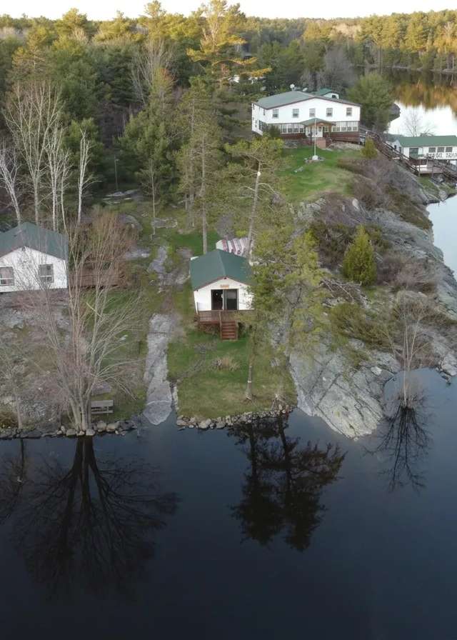 Photo de Bear’s Den Lodge sur la Rivière des Français, On