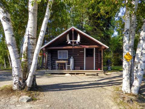 Chalet Moose Lodge – Bluffy Lake Lodge