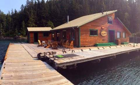 Lodge flottant Coastal Springs – Coastal Springs Lodge