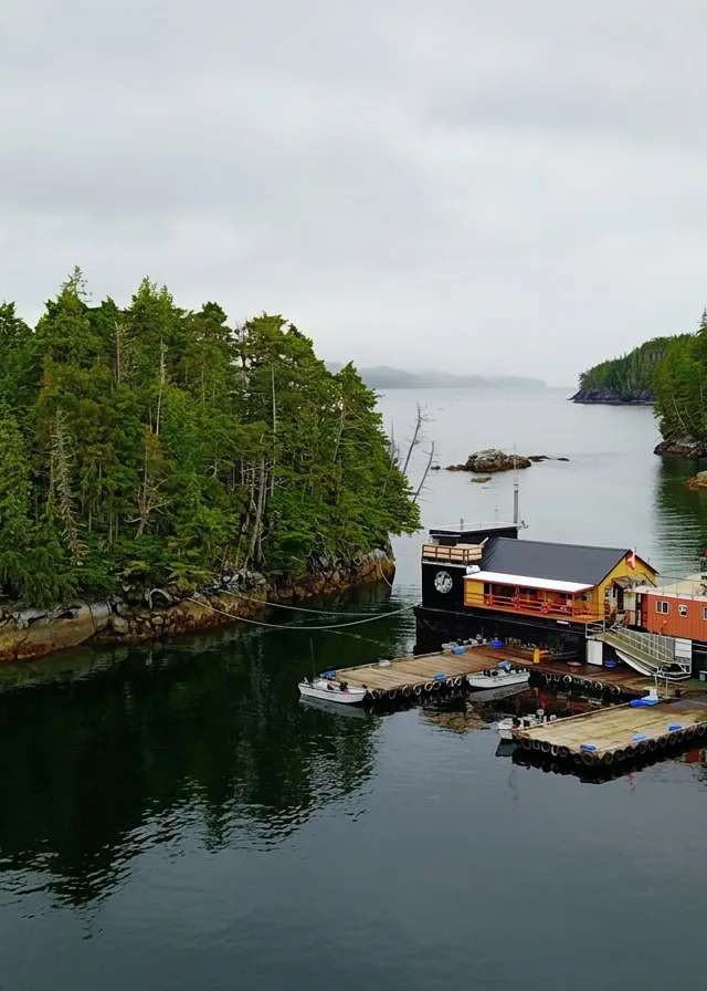 Photo de Ole's Hakai Pass Fishing Lodge sur la Côte Nord, Bc