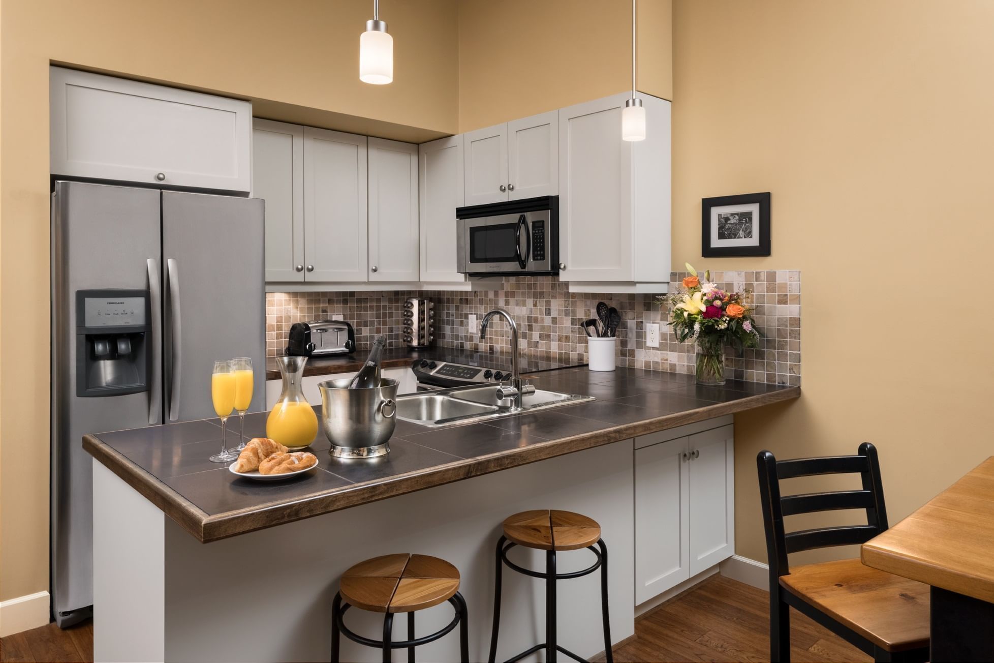 Cabin Two Bedroom Trout Lake Townhome — Pacific Outback Resort – Pacific Outback Resort