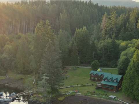 Les Chalets d'Eagle Manor – Quatsino Lodge