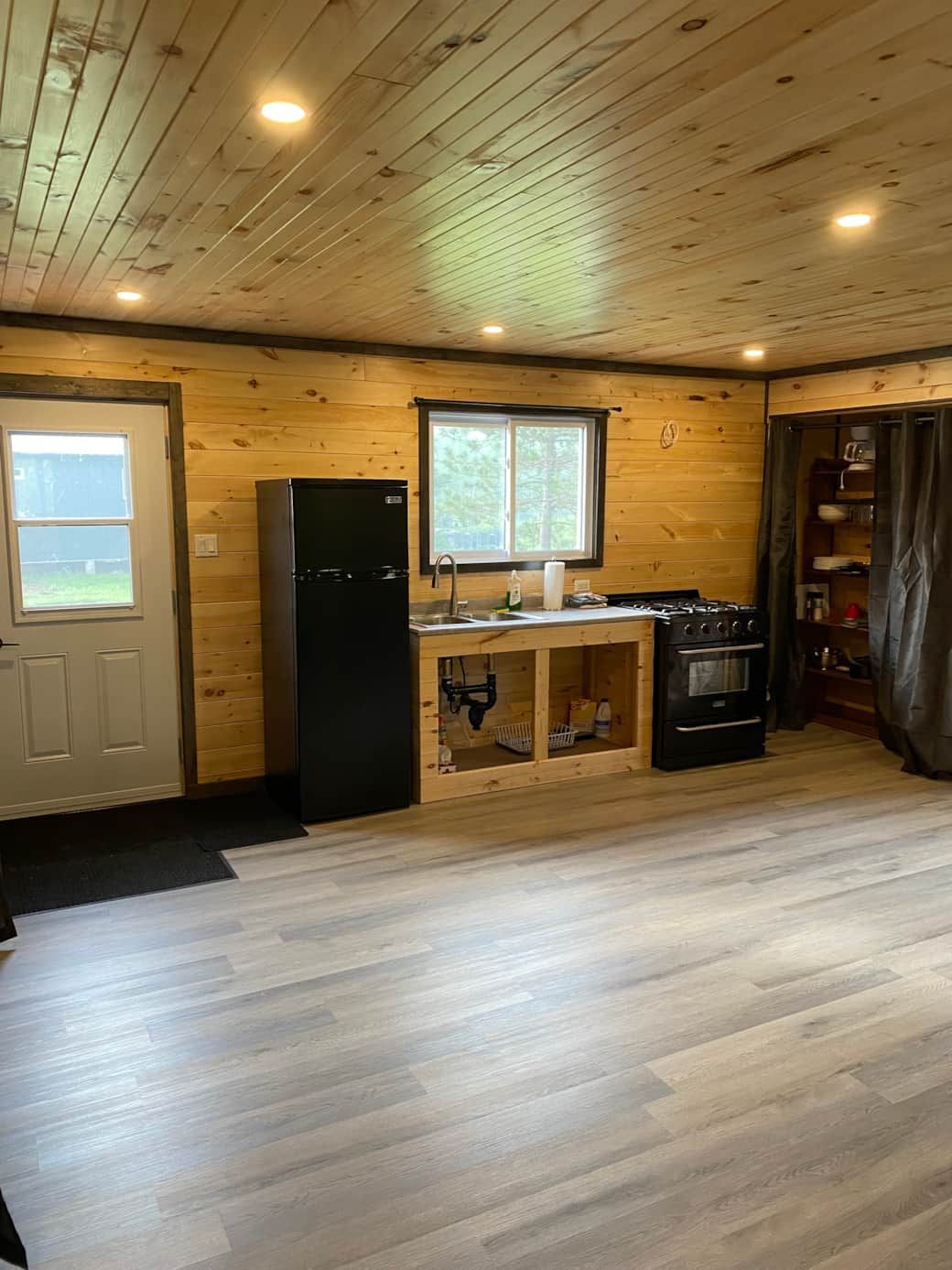 Chalet Dockside Drift – Chalet Dockside Drift