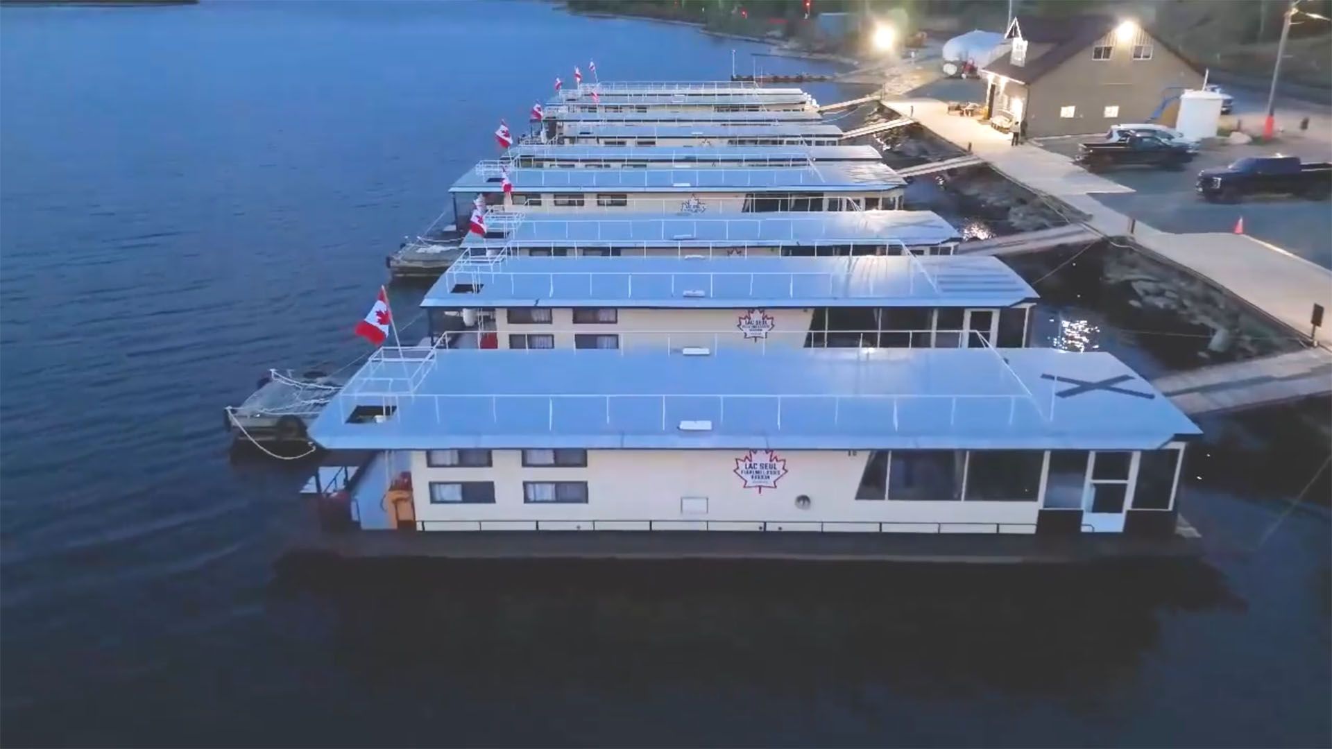 Photo de Lac Seul Floating Lodges dans le Sunset Country, On
