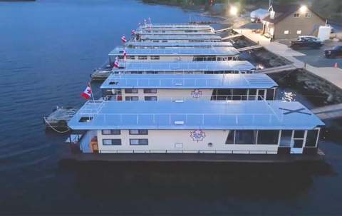 Photo de Lac Seul Floating Lodges dans le Sunset Country, On