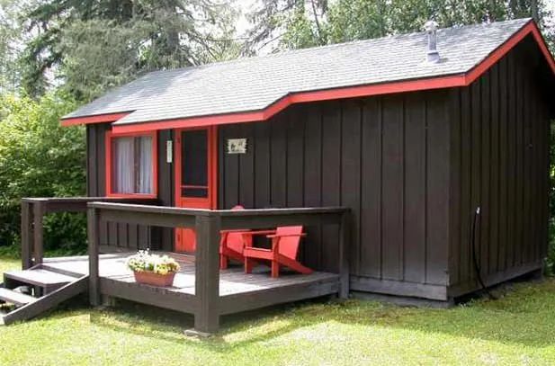 Cabin 11 – Manotak Lodge
