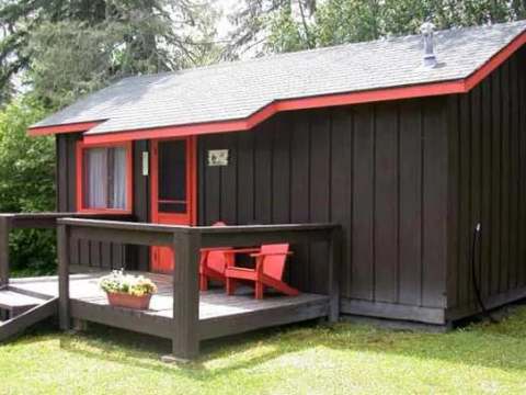 Cabin 11 – Manotak Lodge