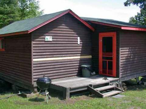 Cabin 12 – Manotak Lodge