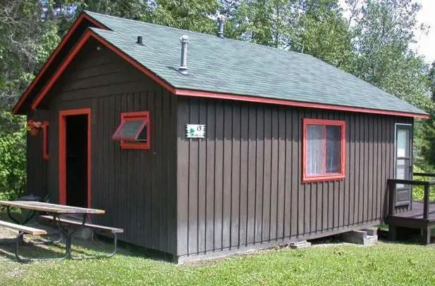 Cabin 15 – Manotak Lodge