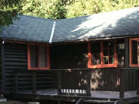 Cabin 3 – Manotak Lodge