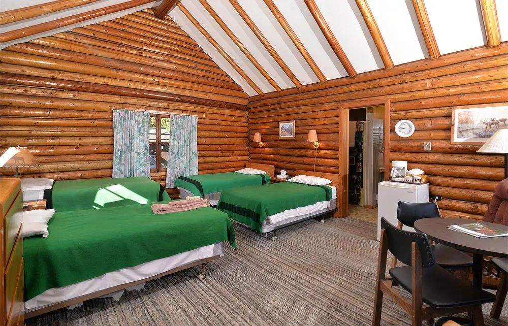 Cabin 4 — Manotak Lodge – Manotak Lodge