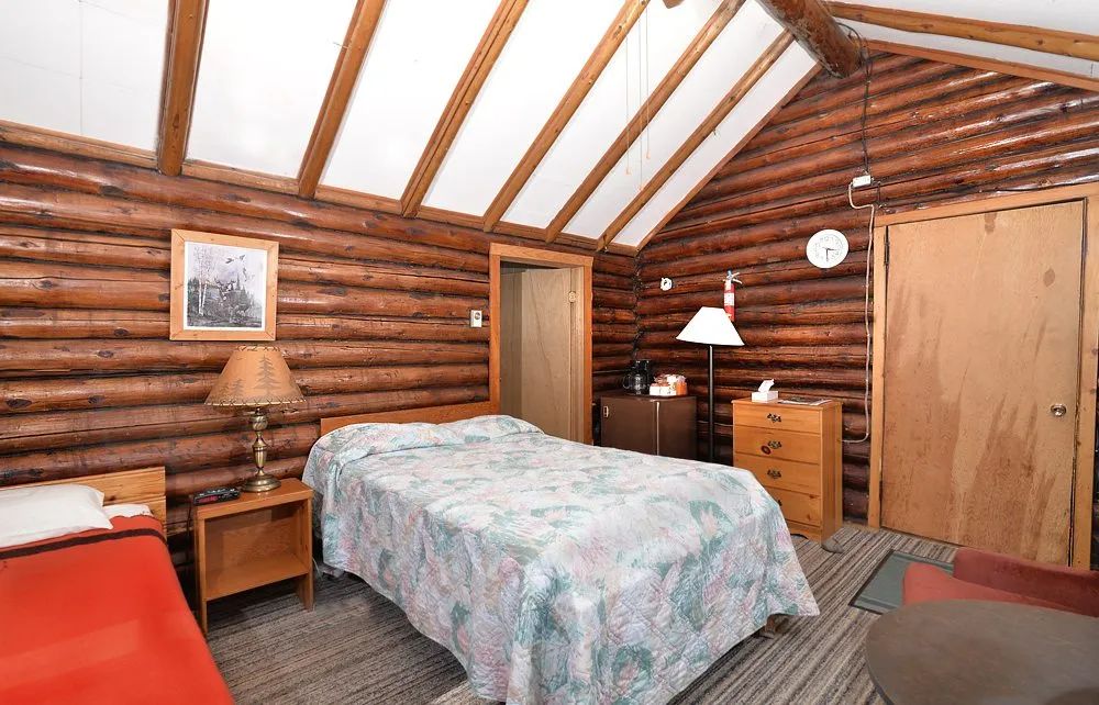 Cabin 5 — Manotak Lodge – Manotak Lodge