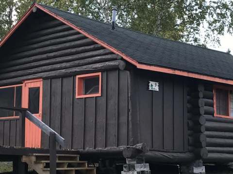 Cabin 9 – Manotak Lodge