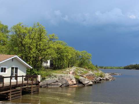 Musky Manor – Saarela’s Moonlite Bay