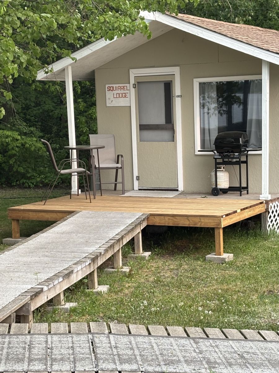 Chalet Squirrel Lodge — Saarela’s Moonlite Bay – Saarela’s Moonlite Bay
