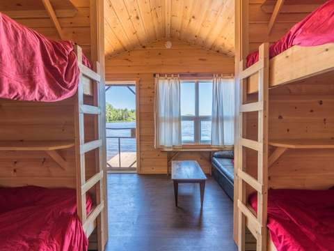 Chalet Lakeside – Voyageur Quest