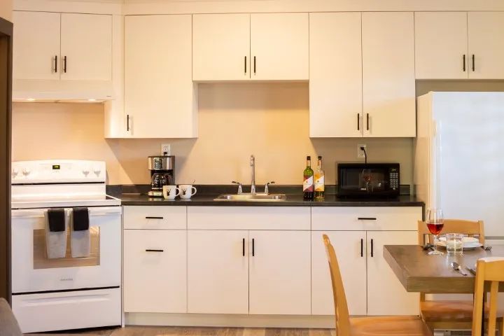 Lodge 1 Bedroom Suite #39 — Temagami Shores Inn and Resort – Temagami Shores Inn and Resort