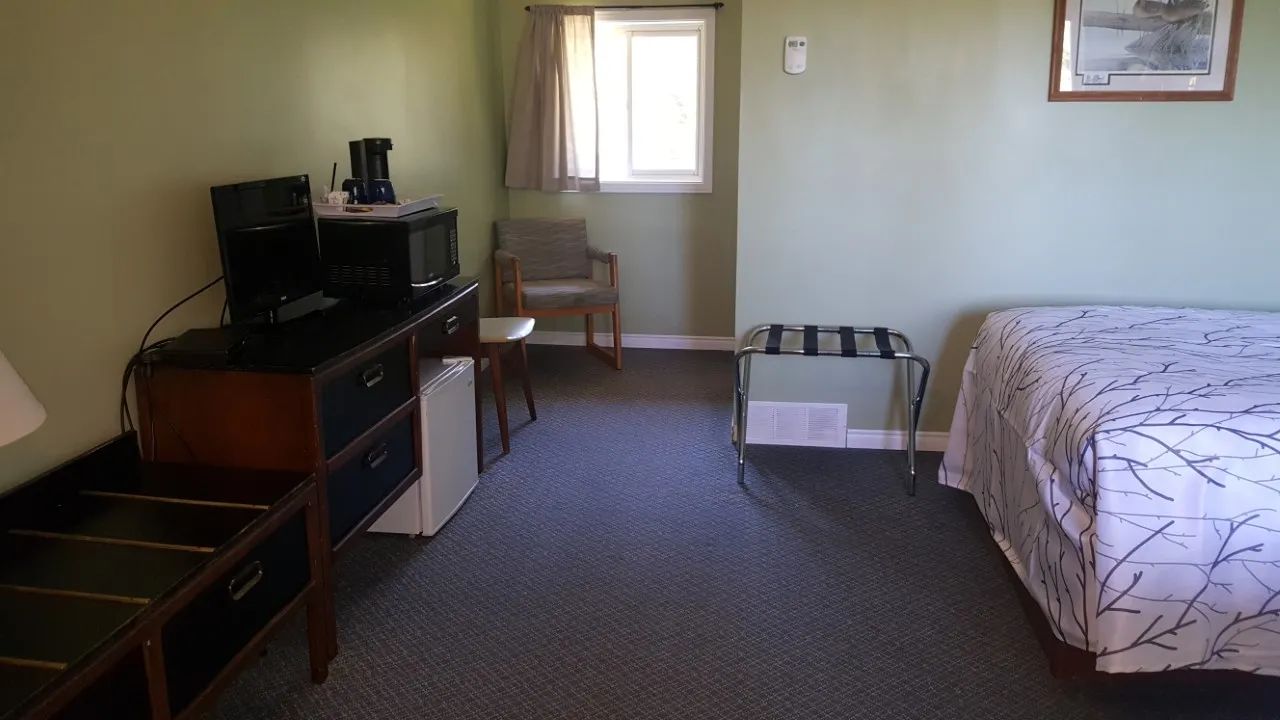 Chambre Unité de motel à flanc de colline — Temagami Shores Inn and Resort – Temagami Shores Inn and Resort