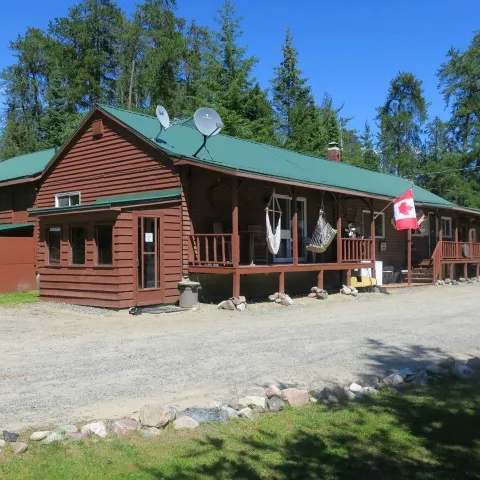 Vue sur le territoire et le lac de la pourvoirie chez Golden Eagle Camp, Vallée de l'Outaouais, Ontario