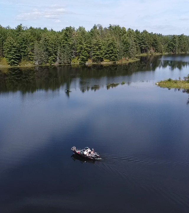 Photo de Rising Sun Charters dans la Vallée de l'Outaouais, On