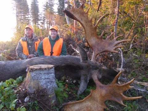 Auberge – J.L.R. Trophy Bear Hunting