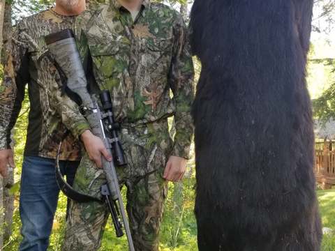 Auberge – J.L.R. Trophy Bear Hunting