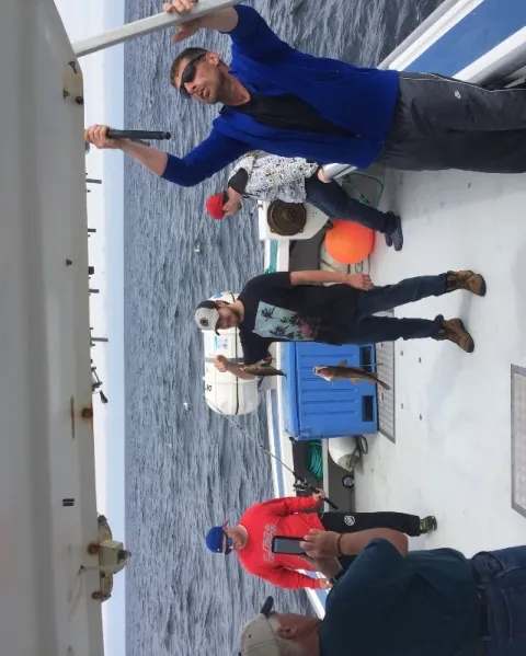 Passagers en excursion de pêche sportive chez Misty Blue Waters Deep-Sea Fishing, Côte centrale, Île-du-Prince-Édouard