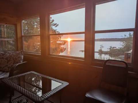 The Lakeside Lodge – Camp de la Baie Smith