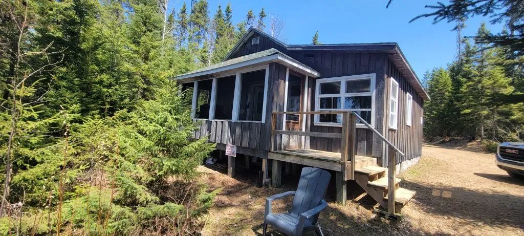 Camp rustique « Camp » Refuge — Pourvoirie du Milieu – Pourvoirie du Milieu