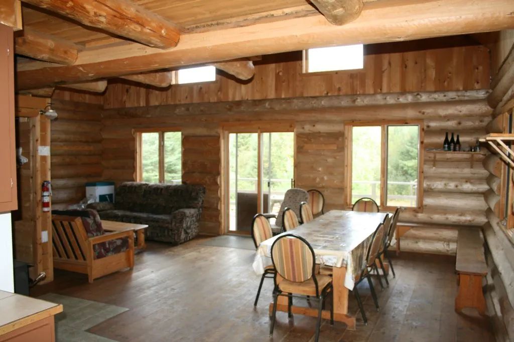 Chalet Balbuzard — Pourvoirie du Milieu – Pourvoirie du Milieu