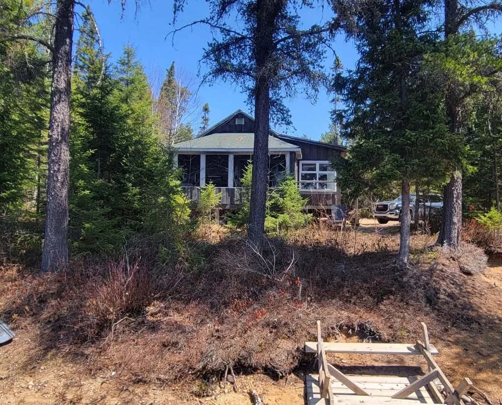 Chalet Dépôt – Pourvoirie du Milieu