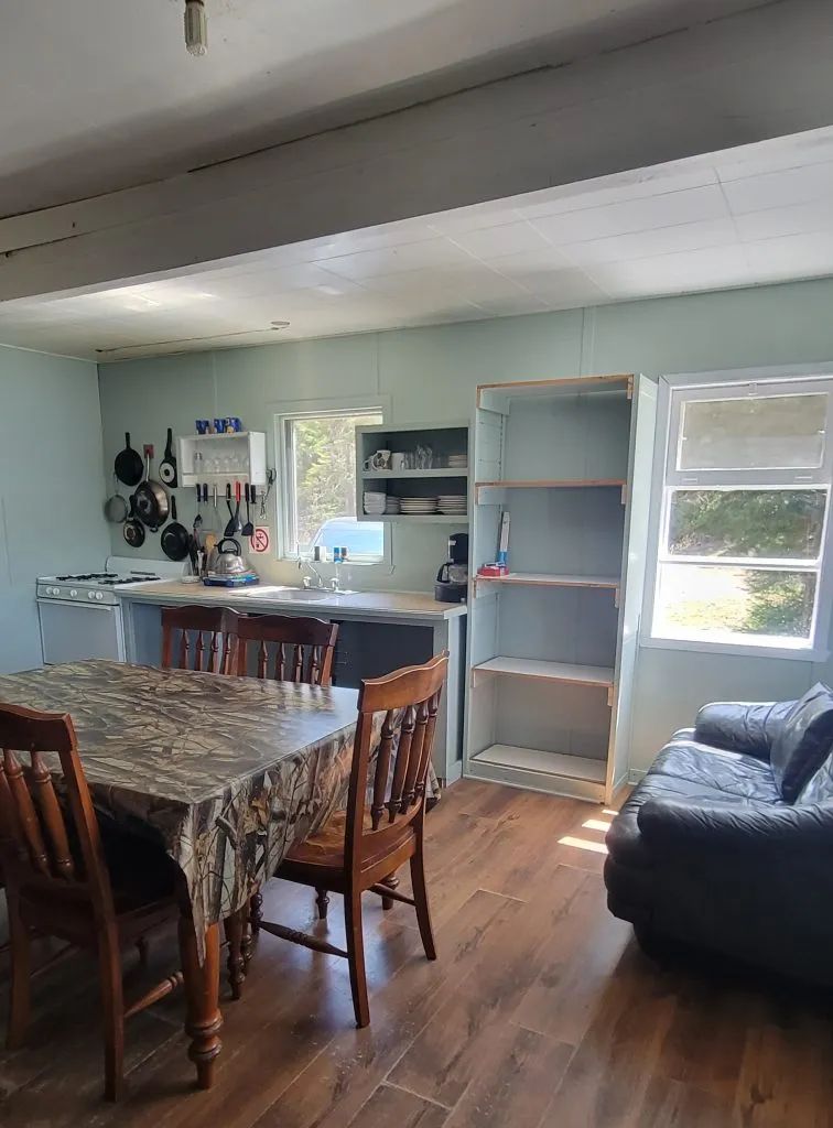 Chalet Depot — Pourvoirie du Milieu – Pourvoirie du Milieu