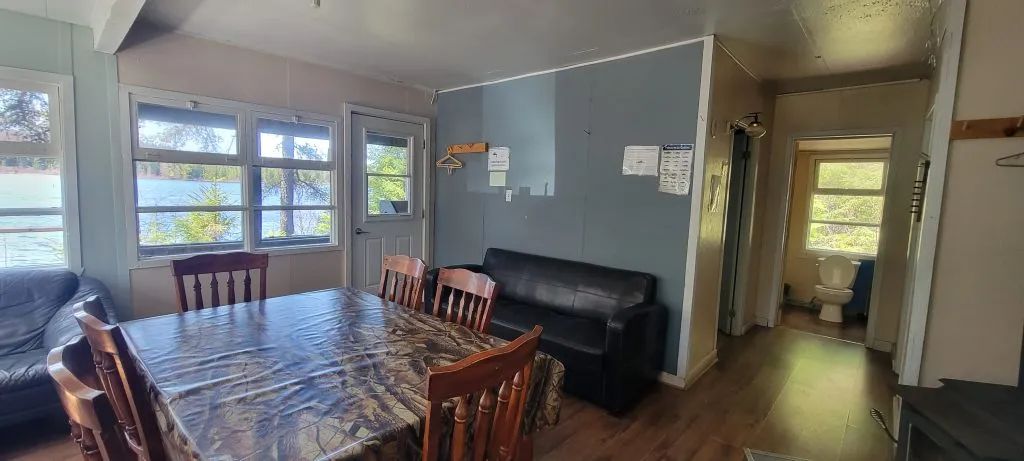 Chalet Depot — Pourvoirie du Milieu – Pourvoirie du Milieu