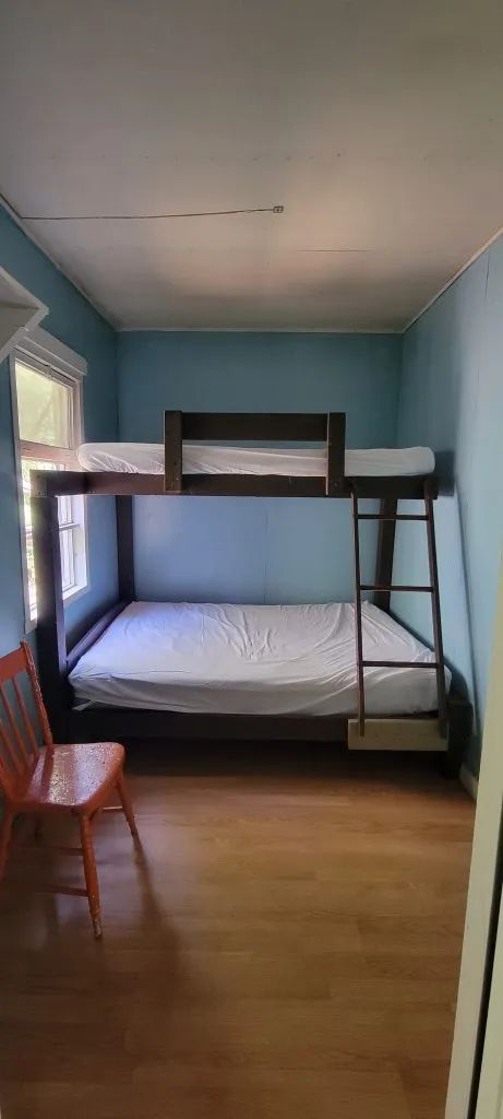 A bedroom with a bunk bed at Chalet Dépôt.
