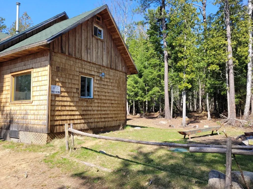 Chalet Des Pins – Pourvoirie du Milieu