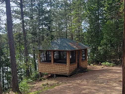 Chalet Des Pins — Pourvoirie du Milieu – Pourvoirie du Milieu